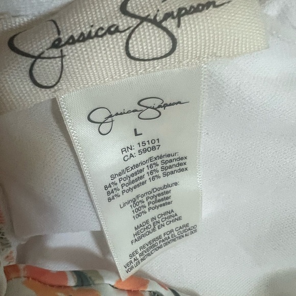 Floral Bikini Top with Adjustable Tie Size Large Material - Picture 8 of 9